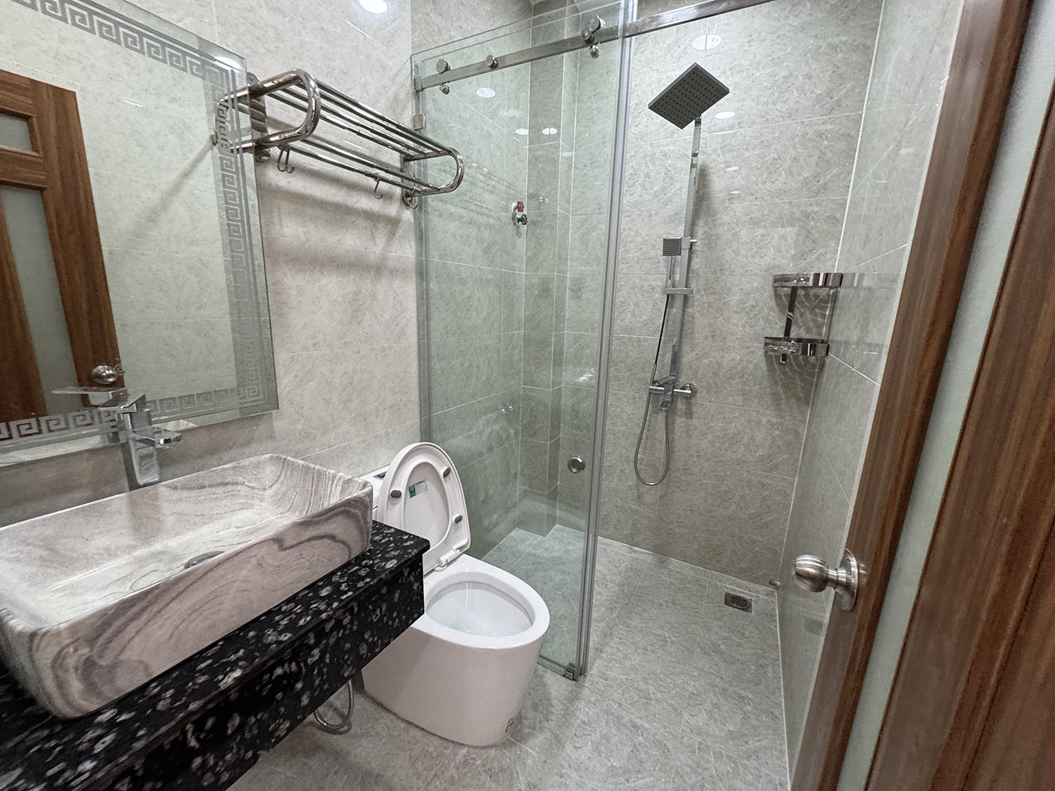 Biệt thự thiết kế tân cổ điển, full nội thất cao cấp xe hơi đổ trong nhà khu VIP Phạm Văn Hai
